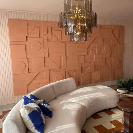 Johnny Apartment *