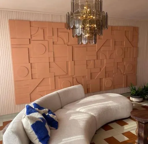 Johnny Apartment *
