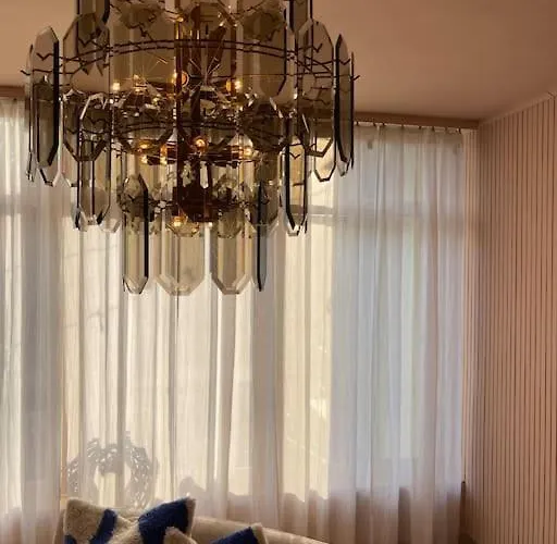 Johnny Apartment *